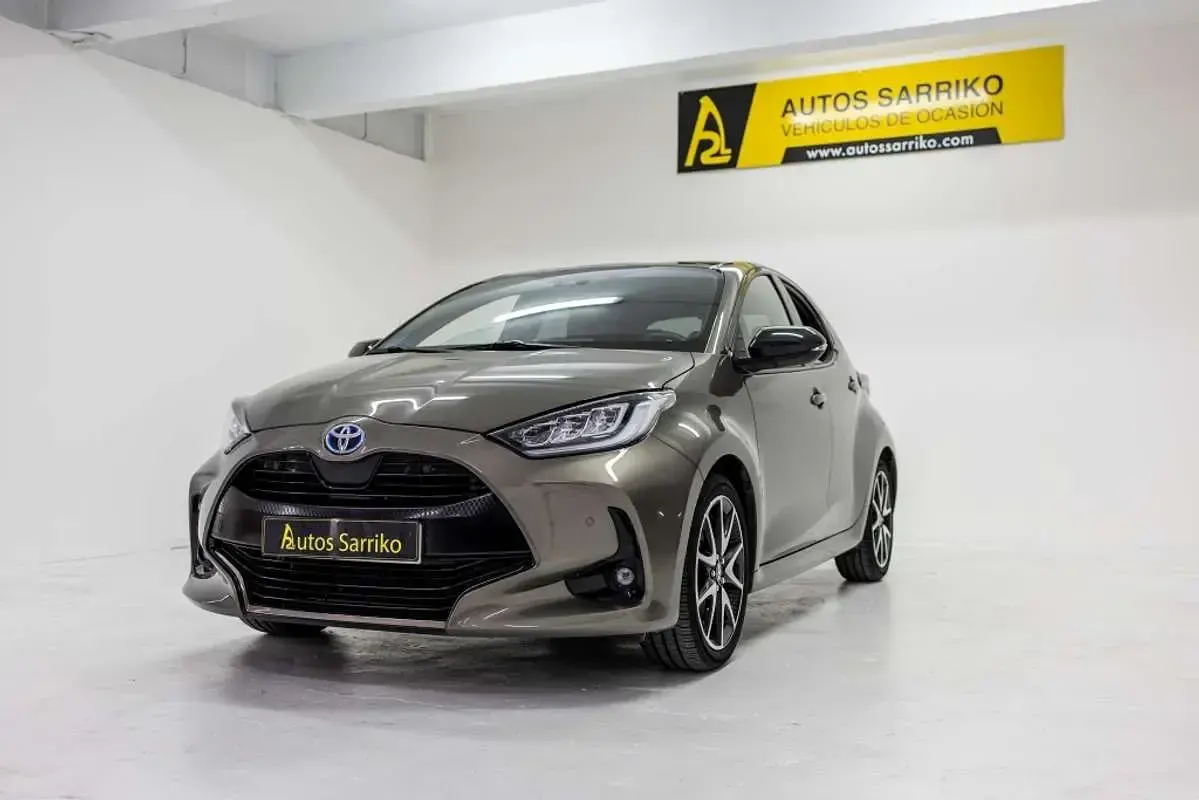 Usado Toyota Yaris Plus 116 CV (85 kW) 2021 Beige Utilitario