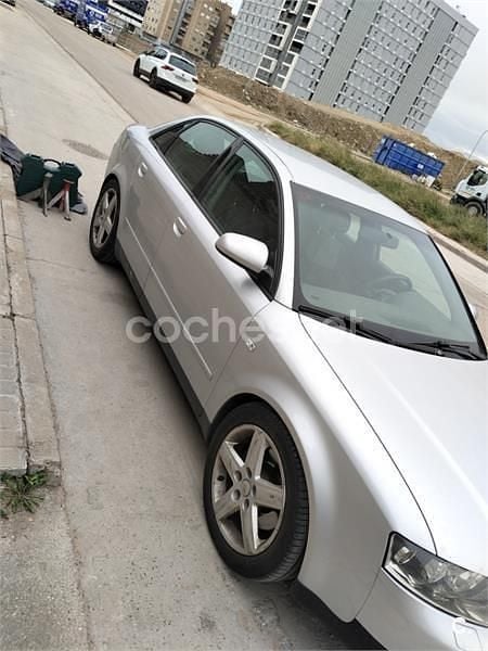 Usado Audi A4 180 CV (132 kW) 2001 Gris / plata Berlina