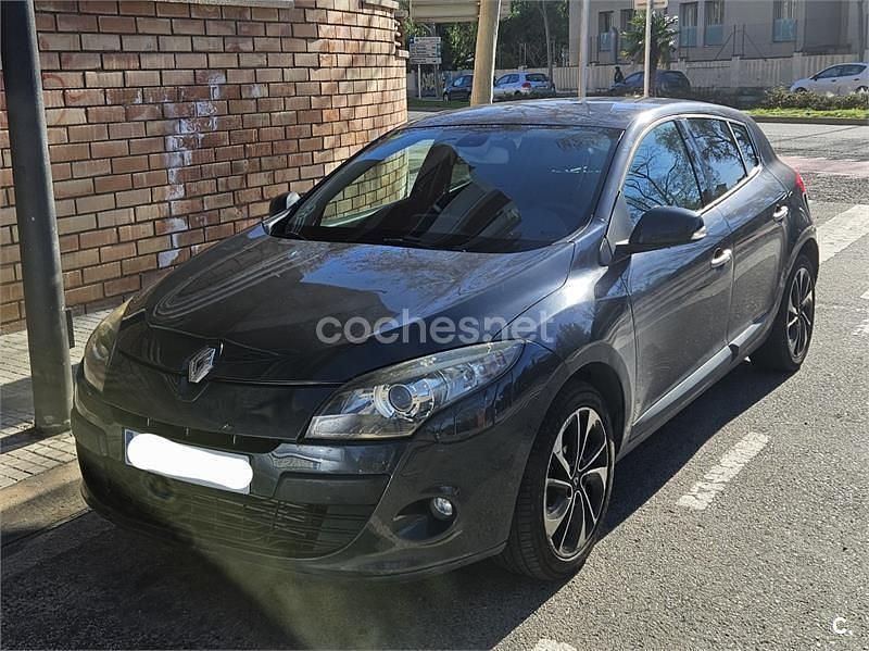 Usado Renault Mégane Dynamique 130 CV (95 kW) 2011 Negro Berlina