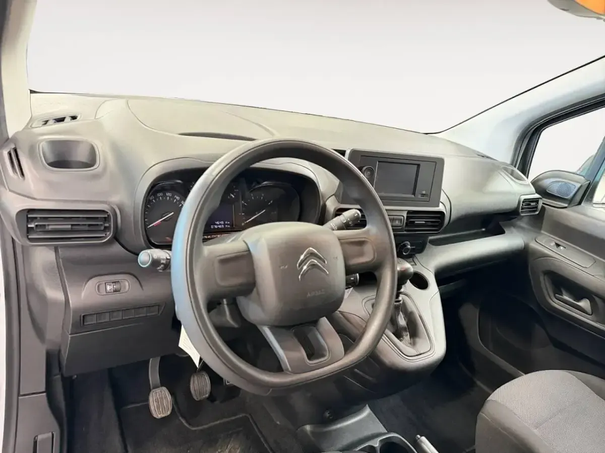 Usado Citroën Berlingo 100 CV (73 kW) 2023 Blanco Monovolumen