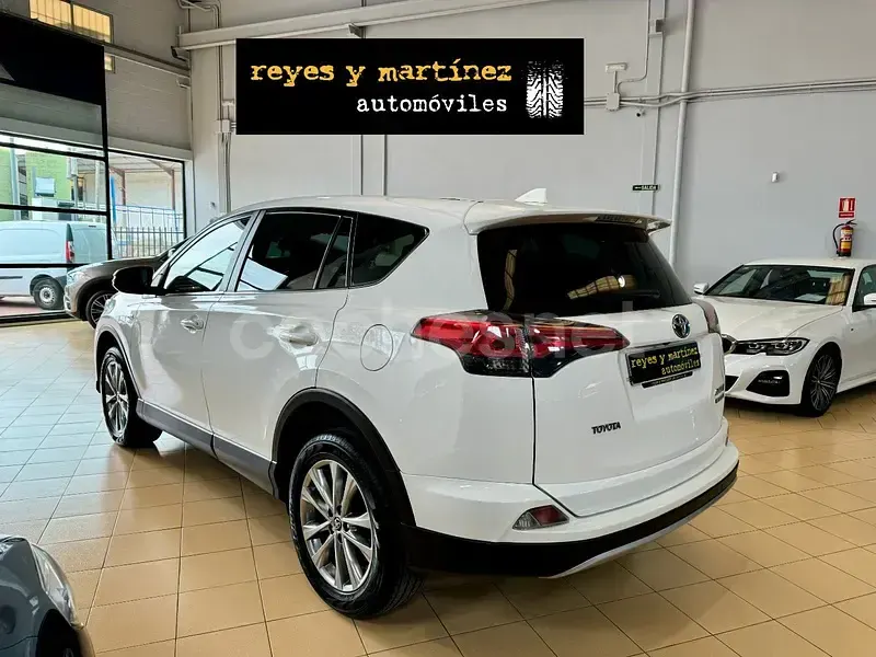 Usado Toyota RAV4 Hybrid Advance 197 CV (144 kW) 2018 Blanco SUV