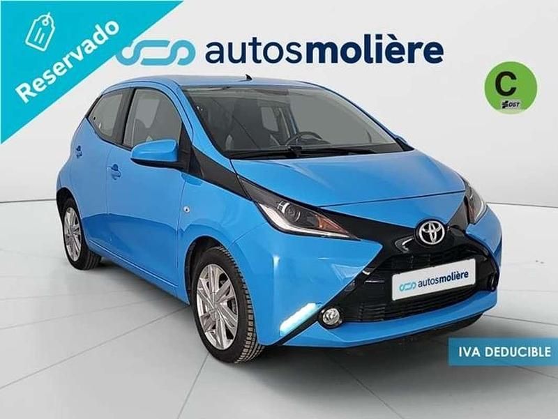 Usado Toyota Aygo X-play 72 CV (52 kW) 2017 Azul Utilitario