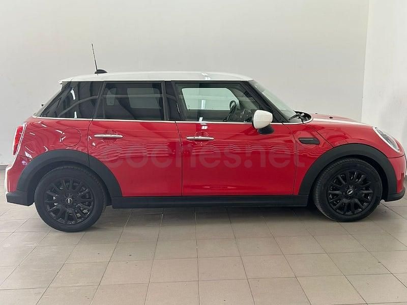 Begagnad Mini Cooper 136 HK (100 kW) 2022 Röd Halvkombi