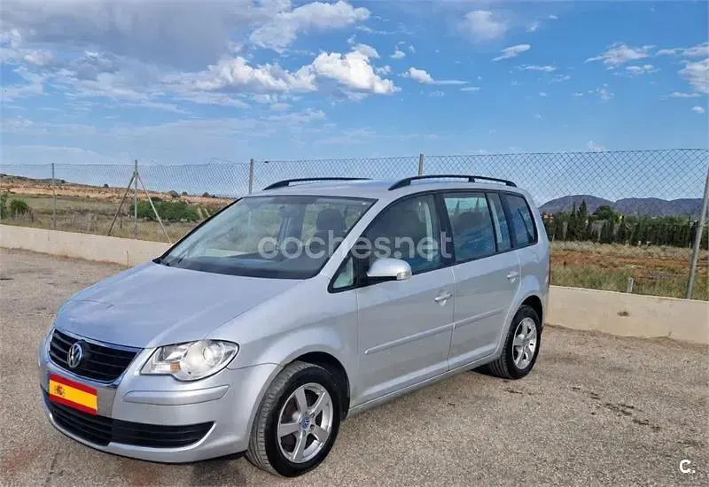 Usado VW Touran Highline 140 CV (102 kW) 2007 Gris / plata Monovolumen