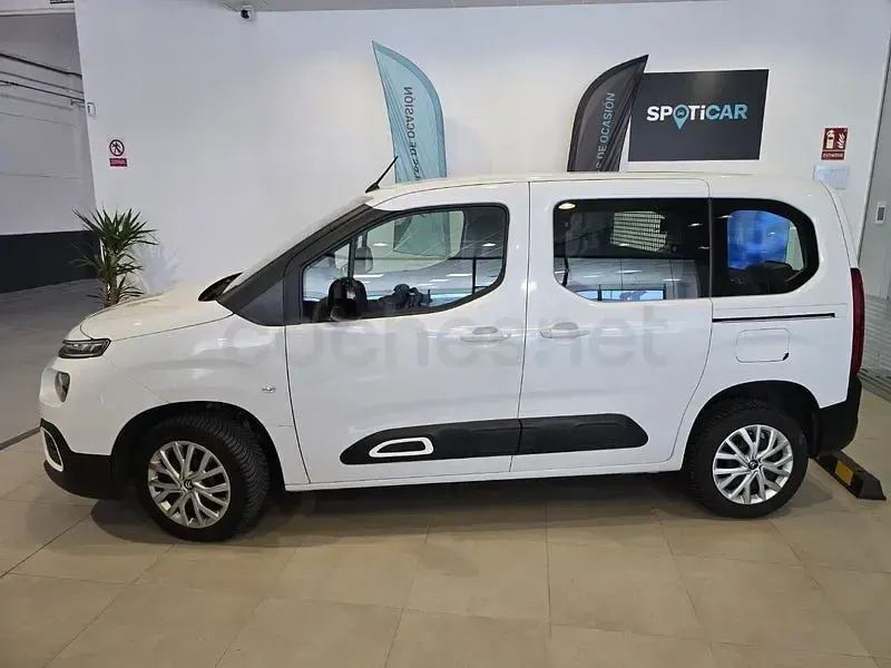 Usado Citroën Berlingo Feel 102 CV (75 kW) 2023 Blanco Monovolumen