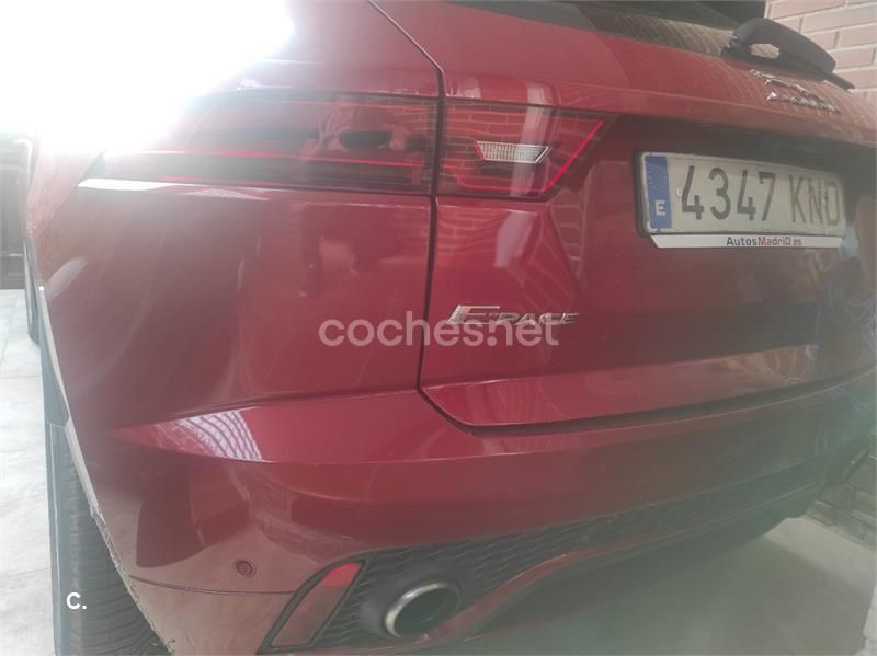 Usado Jaguar E-Pace R-Dynamic 180 CV (132 kW) 2018 Rojo SUV