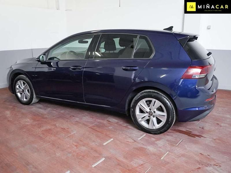 Usado VW Golf VIII Life 131 CV (96 kW) 2021 Azul Utilitario