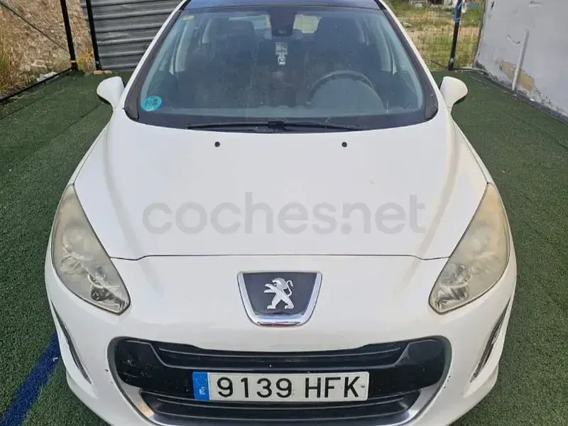 Usado Peugeot 308 Allure 156 CV (114 kW) 2011 Blanco Berlina