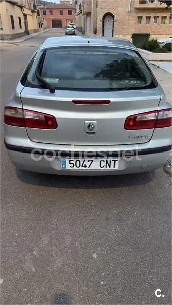 Usado Renault Laguna II Dynamique 136 CV (100 kW) 2003 Beige Berlina