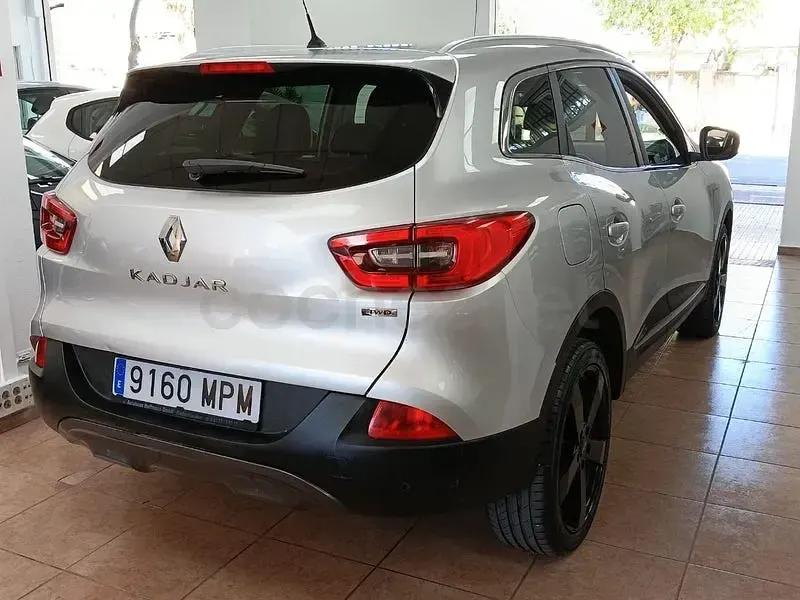 Usado Renault Kadjar Zen 130 CV (95 kW) 2015 Gris / plata SUV