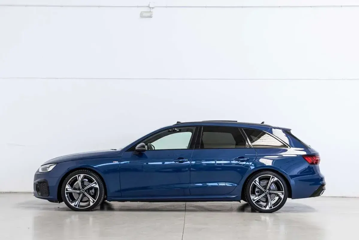 Usado Audi A4 Ambiente 163 CV (119 kW) 2023 Azul Familiar
