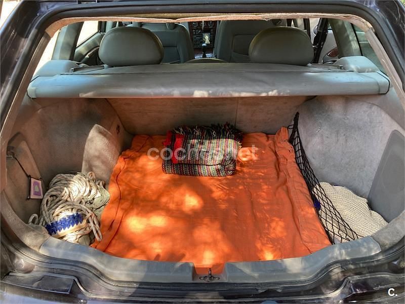 Azul Usado 1999 Volvo V40 Familiar | 3300 € - Imagen 1/4