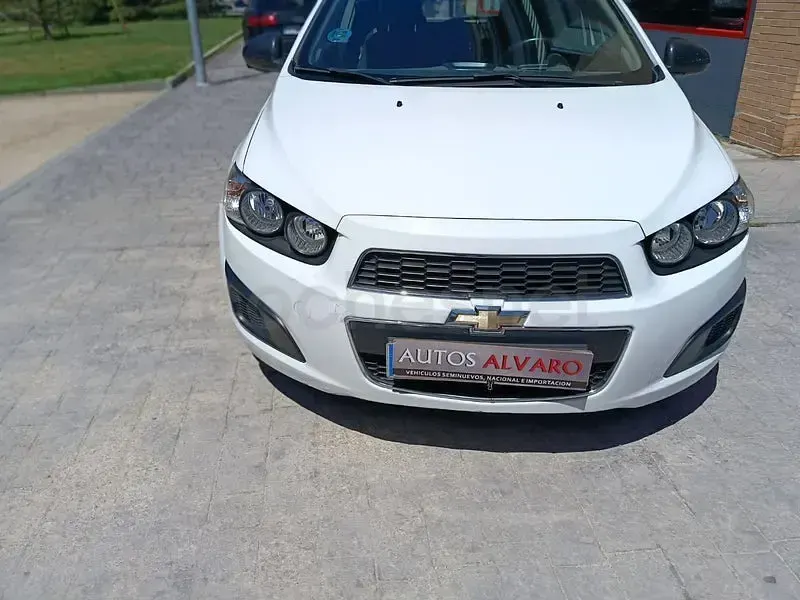 Usado Chevrolet Aveo LT 86 CV (63 kW) 2013 Blanco Berlina