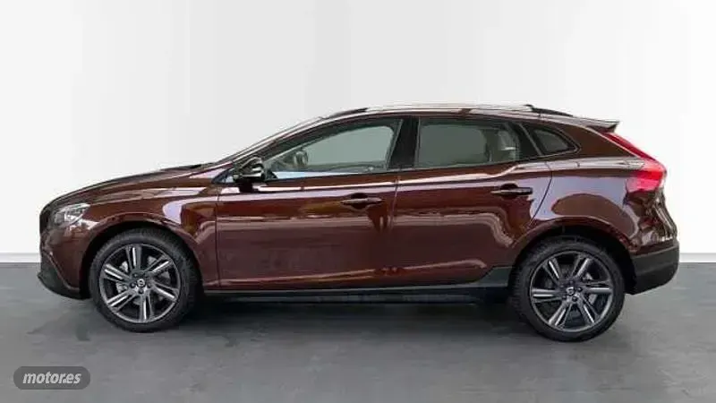 Usado Volvo V40 Summum 2016 Marrón Berlina