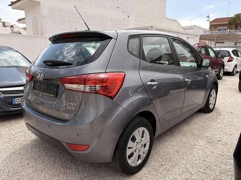 Usado Hyundai ix20 Classic 90 CV (66 kW) 2012 Gris Utilitario