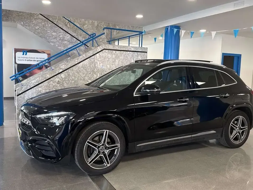 Usado Mercedes GLA200 163 CV (119 kW) 2024 Negro SUV