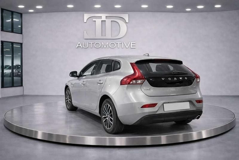 Usado Volvo V40 Inscription 120 CV (88 kW) 2017 Gris Utilitario