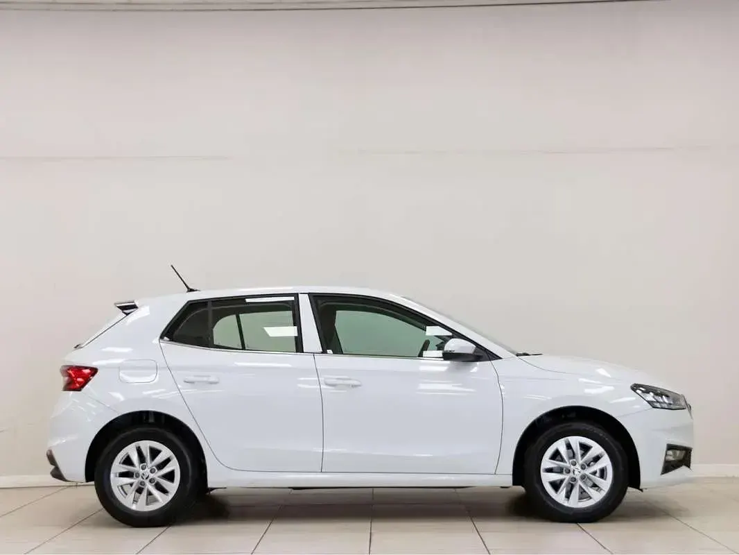 Usado Skoda Fabia Ambition 80 CV (58 kW) 2023 Blanco Utilitario
