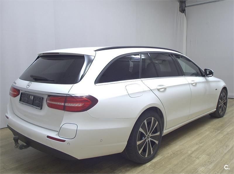 Usado Mercedes E300 306 CV (225 kW) 2019 Blanco Familiar