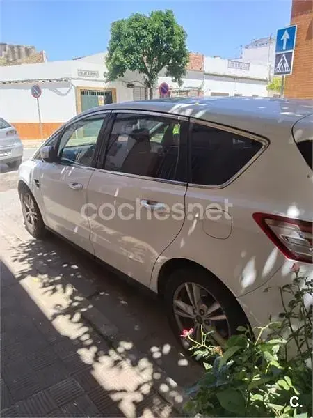 Usado Ford S-MAX Trend 150 CV (110 kW) 2015 Blanco Monovolumen