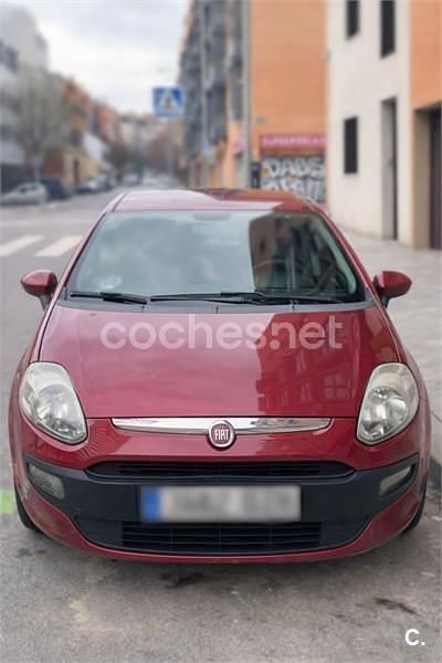 Usado Fiat Punto Active 77 CV (56 kW) 2010 Granate Utilitario
