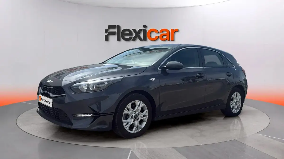 Usado Kia Ceed 136 CV (100 kW) 2023 Gris Utilitario