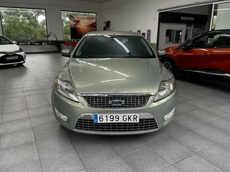 Usado Ford Mondeo Titanium 140 CV (102 kW) 2009 Gris / plata Berlina