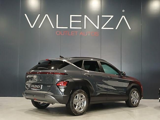 Usado Hyundai Kona 120 CV (88 kW) 2024 Gris SUV