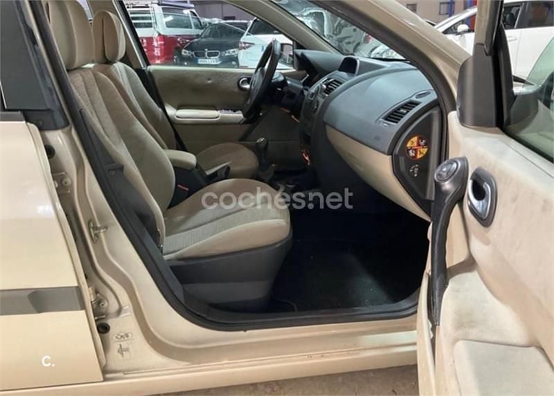 Usado Renault Mégane GrandTour Authentique 120 CV (88 kW) 2006 Gris / plata Familiar