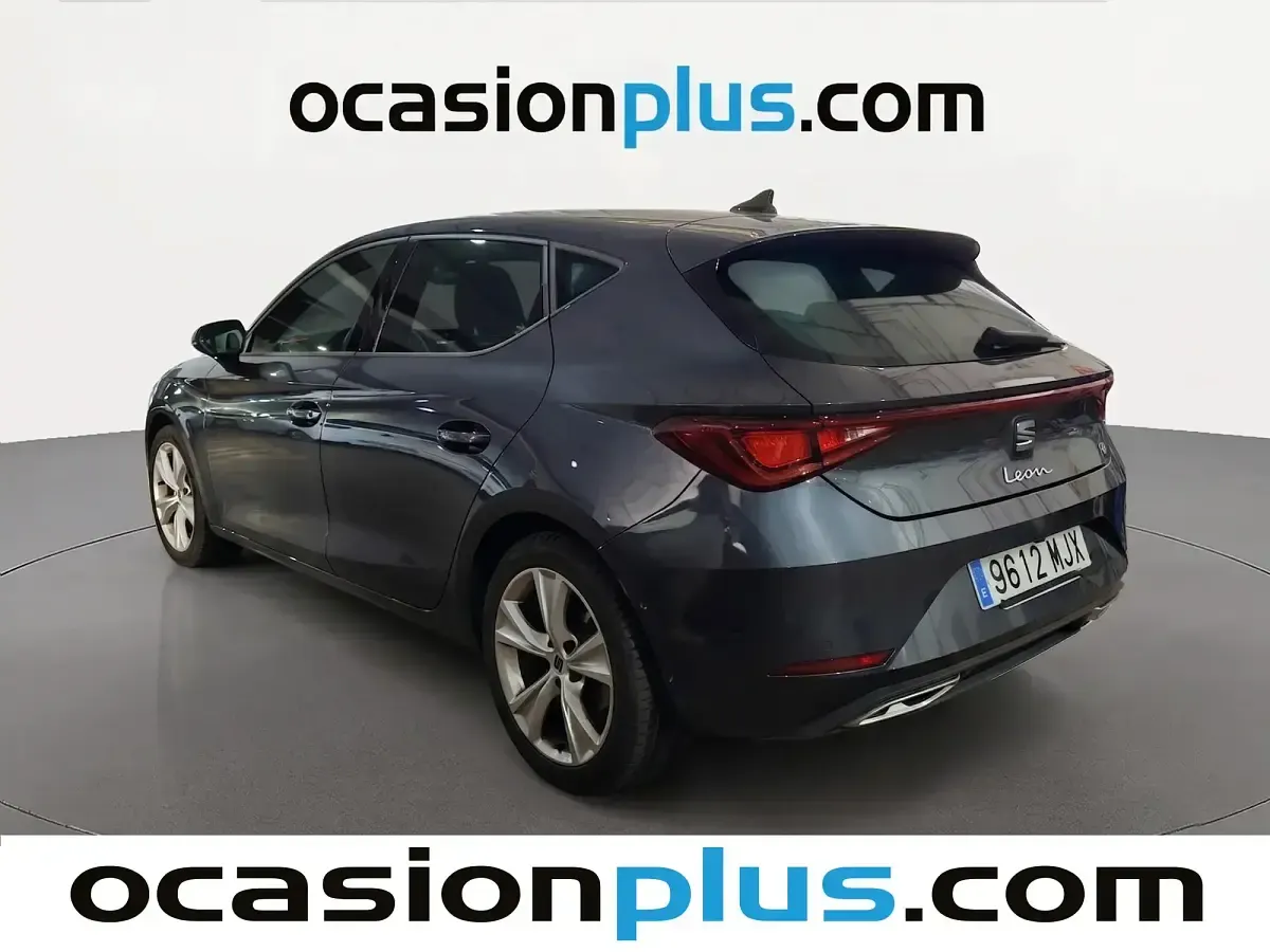 Usado Seat Leon FR 110 CV (80 kW) 2023 Gris Berlina