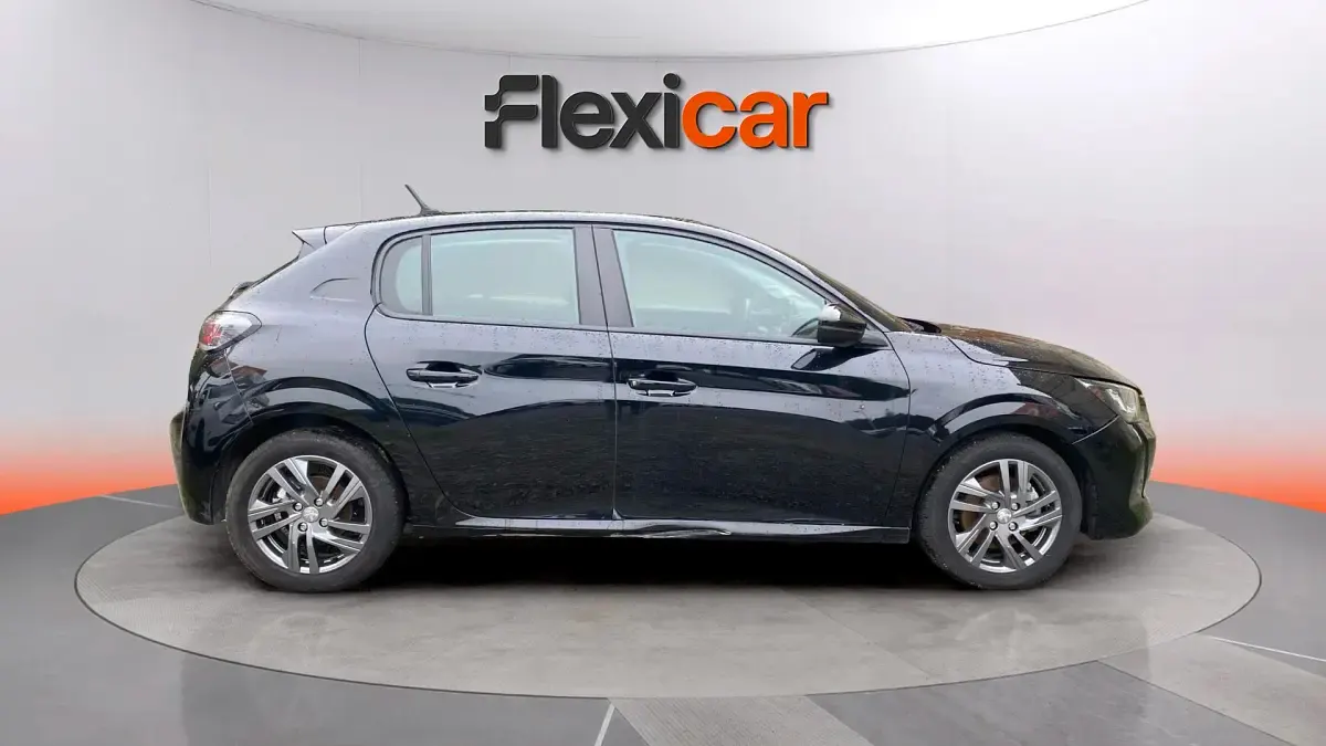 Usado Peugeot 208 Active 102 CV (75 kW) 2021 Negro Utilitario