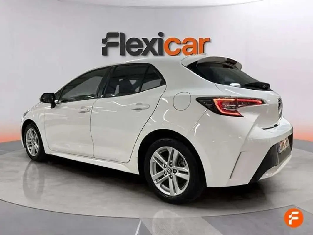 Usado Toyota Corolla Active 122 CV (89 kW) 2021 Blanco Berlina