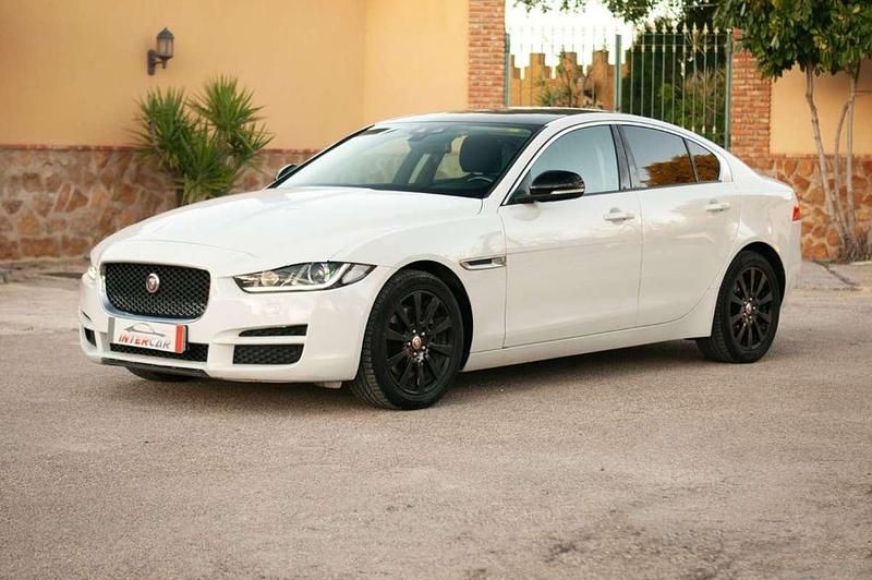 Usado Jaguar XE Pure 180 CV (132 kW) 2018 Blanco Berlina