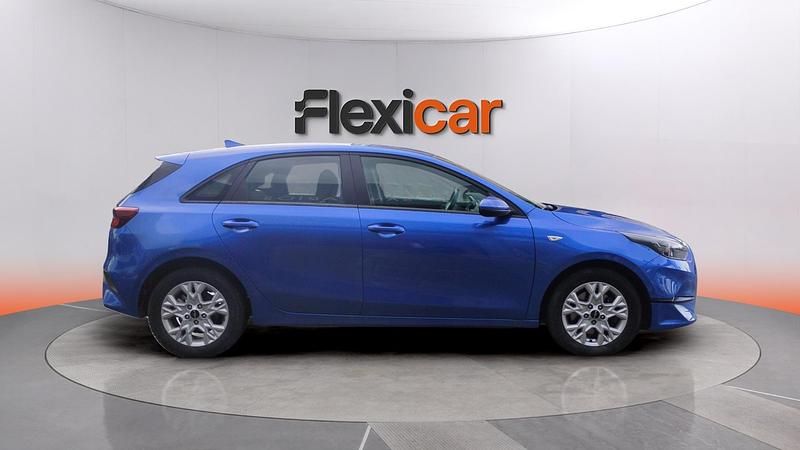Używany Kia Ceed 101 KM (74 kW) 2022 Niebieski Hatchback