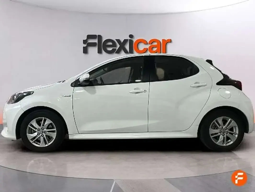 Usado Toyota Yaris Active 99 CV (72 kW) 2020 Blanco Utilitario