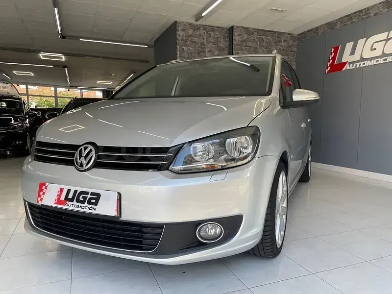 Usado VW Touran Sport 140 CV (102 kW) 2012 Gris / plata Monovolumen