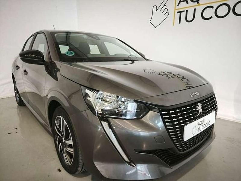 Usado Peugeot 208 Allure 102 CV (75 kW) 2023 Gris Utilitario