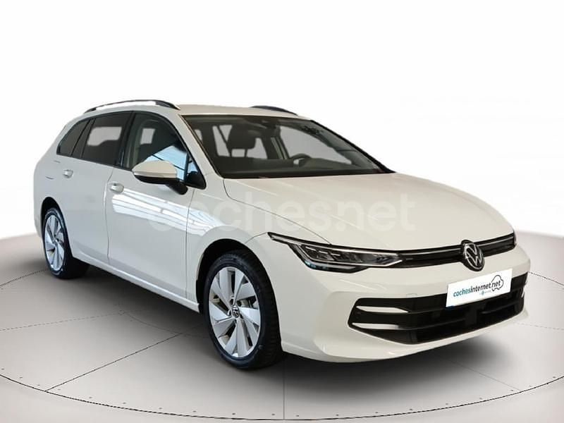 Usado VW Golf VIII Life 116 CV (85 kW) 2024 Blanco Familiar