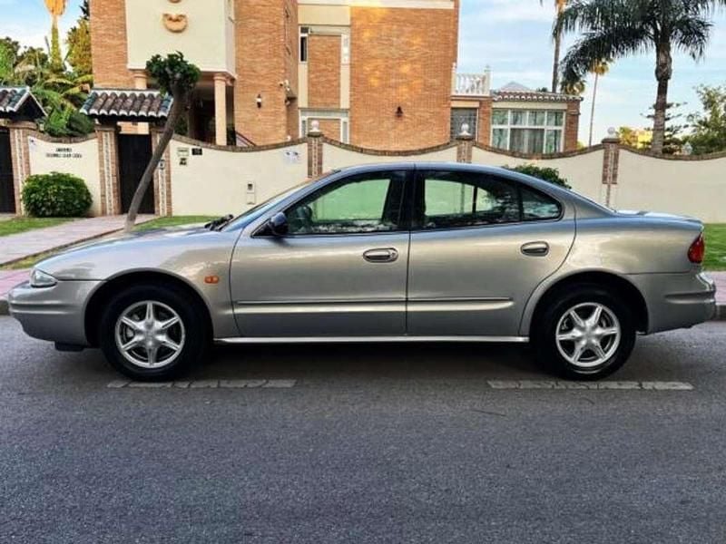 Usado Chevrolet Alero 177 CV (130 kW) 2001 Gris Berlina
