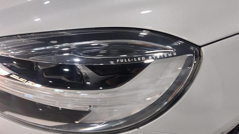 Usado Volvo V40 CC Summum 190 CV (139 kW) 2017 Blanco Familiar