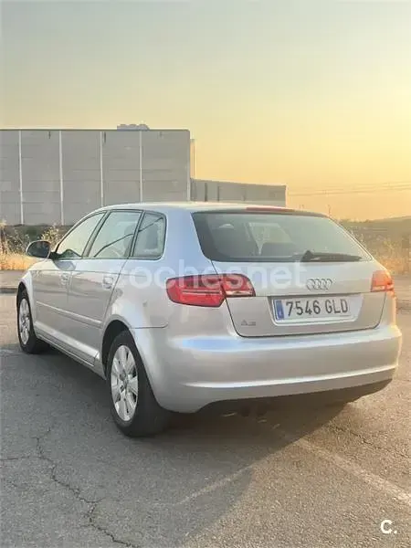 Usado Audi A3 Sportback Attraction 125 CV (91 kW) 2009 Gris / plata Utilitario