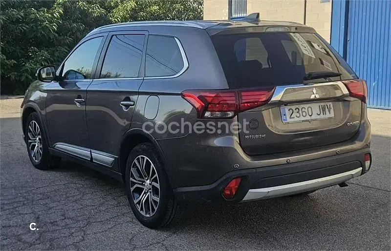 Usado Mitsubishi Outlander Motion 150 CV (110 kW) 2017 Beige SUV