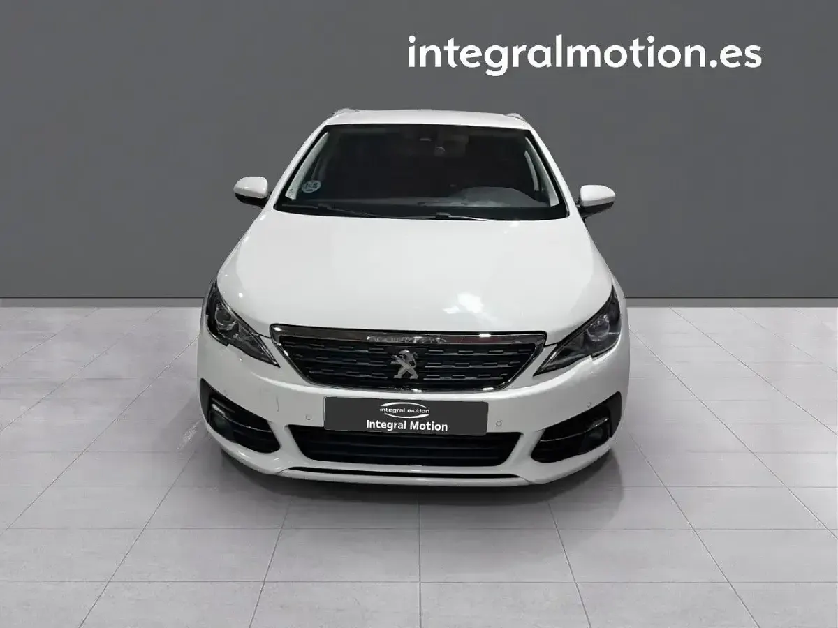 Usado Peugeot 308 SW Allure 130 CV (95 kW) 2021 Blanco Familiar