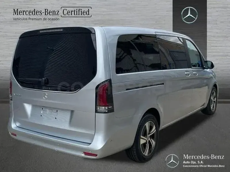 Usado Mercedes V250 Style 190 CV (139 kW) 2025 Gris / plata Monovolumen