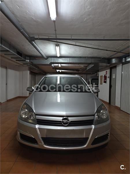 Usado Opel Astra Edition 100 CV (73 kW) 2004 Gris / plata Familiar