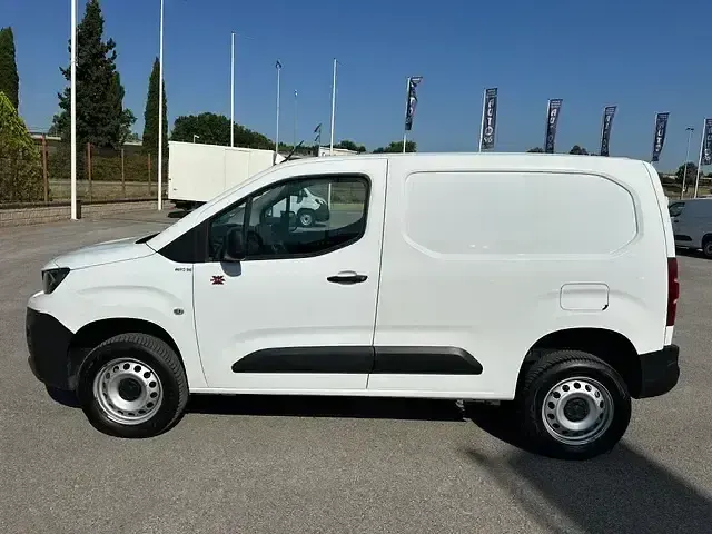 Usado Peugeot Partner Premium 130 CV (95 kW) 2022 Blanco Monovolumen
