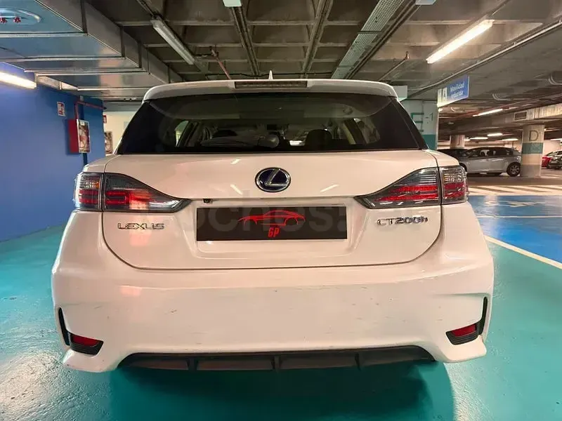 Usado Lexus CT200h Executive Line 136 CV (100 kW) 2014 Blanco Berlina