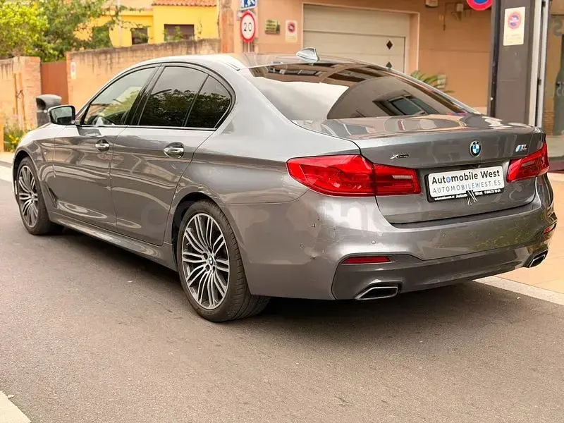Usado BMW 530 Comfort Edition 252 CV (185 kW) 2017 Gris / plata Berlina