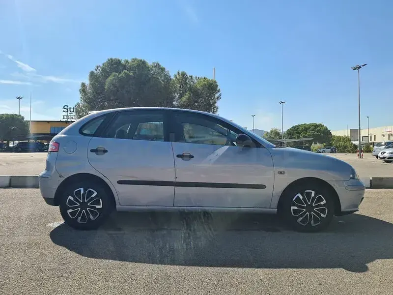 Usado Seat Ibiza Sport 75 CV (55 kW) 2004 Azul Utilitario