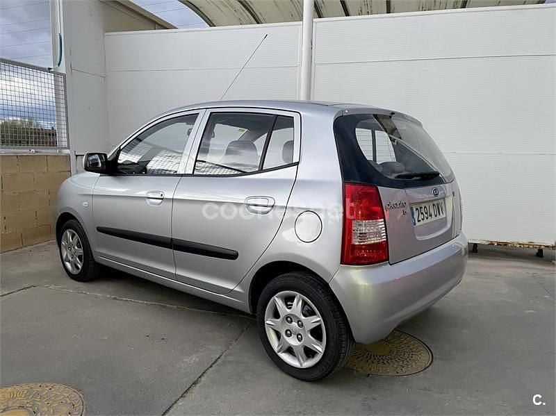 Usado Kia Picanto LX 65 CV (47 kW) 2006 Gris / plata Utilitario